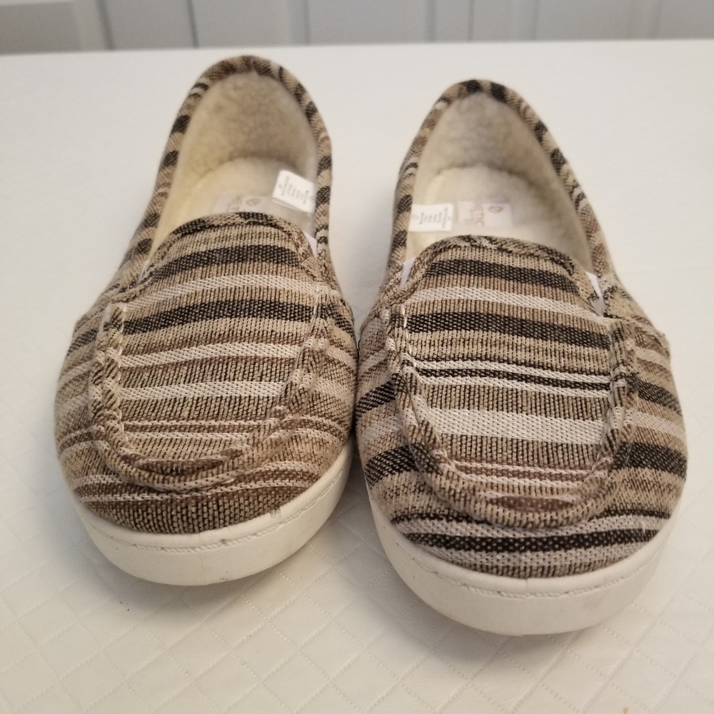 Kinetic Energy Slip On Shoes Brown Striped Size 9 Fleece Type Insole